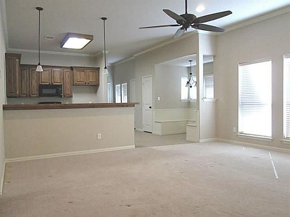 3rd image of 1105 Vintage Ave