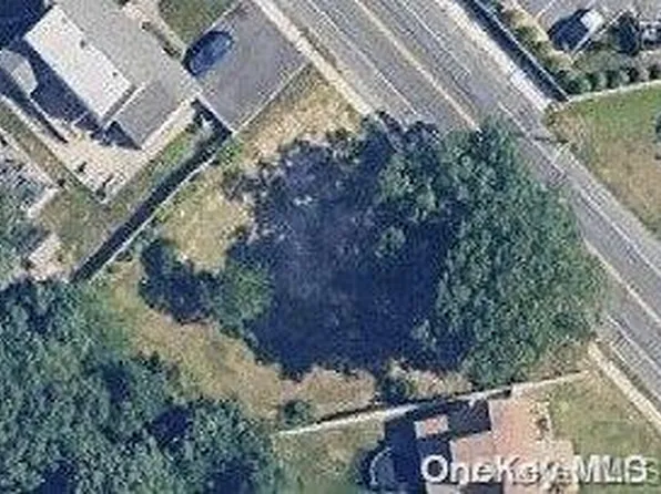 462 Arnold Avenue, West Babylon, NY 11704