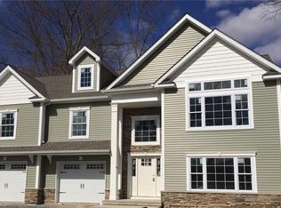 122 Shore Dr, New Windsor, NY 12553