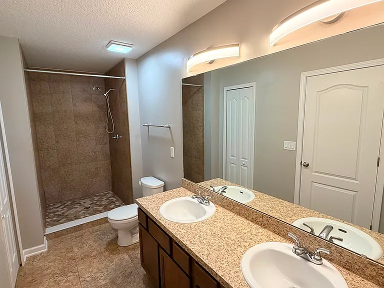 2755 Hollybrook Ln — Photo 15