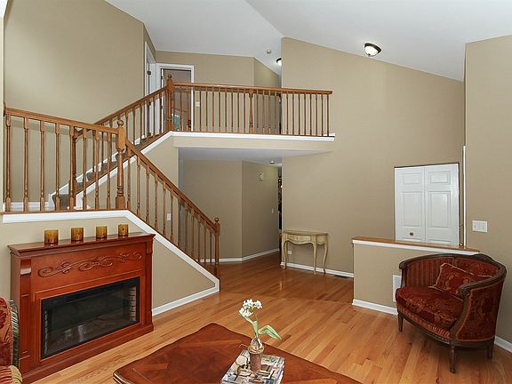 5th image of 9 Churchill Ct