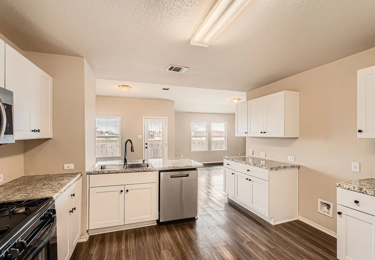 4 bed, 1754 sqft, $1,900 — Photo 1