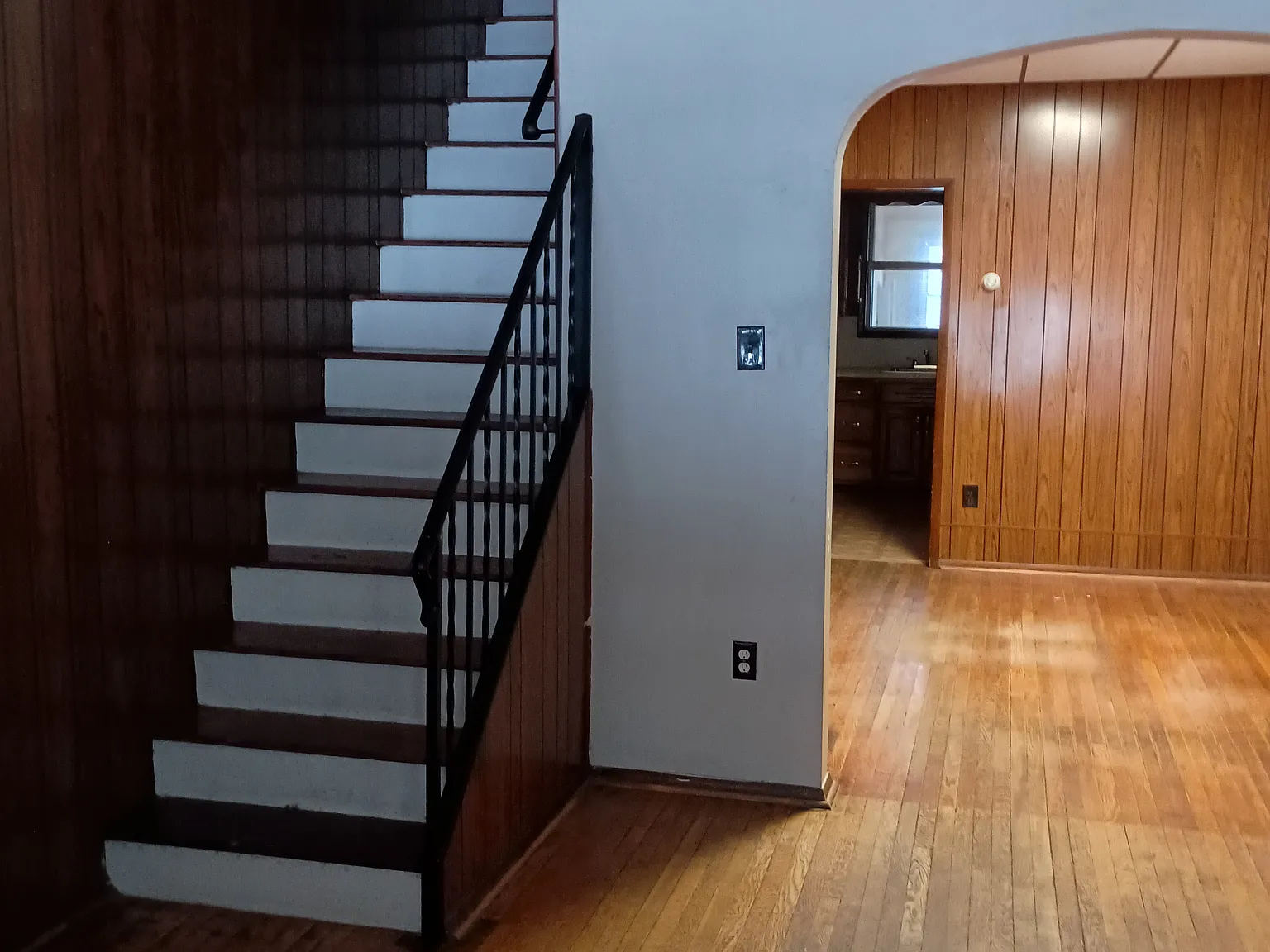 3 bed, 1.5 bath, 1132 sqft, $1,800 — Photo 3