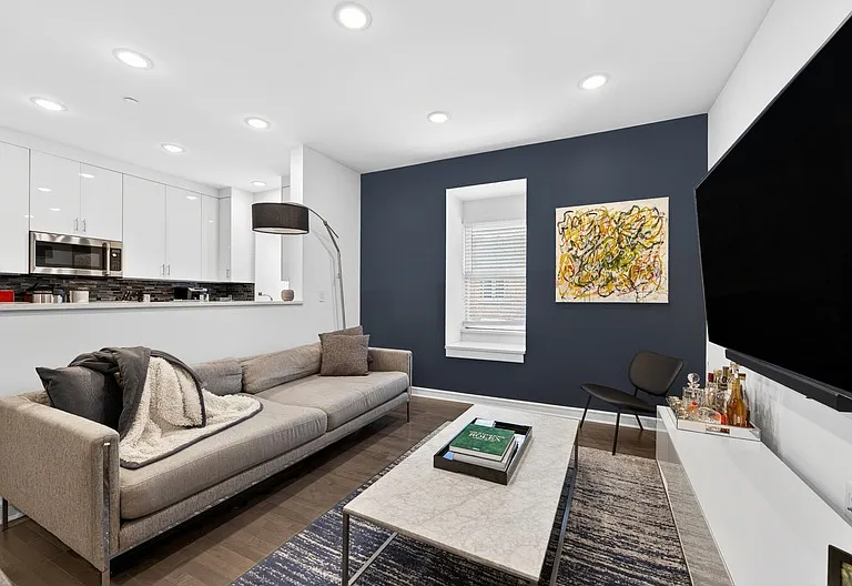 974 Summit Ave #409 — Photo 2