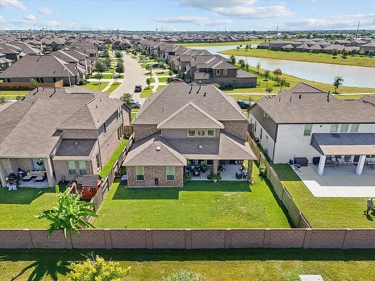 2417 Lake Mist Dr — Photo 47