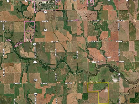 3rd image of 329 SE 40th Rd