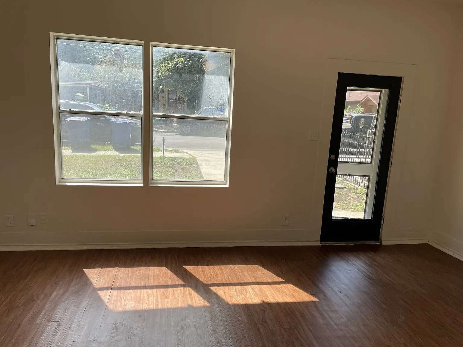 2 bed, 1.0 bath, 760 sqft, $1,045 — Photo 3