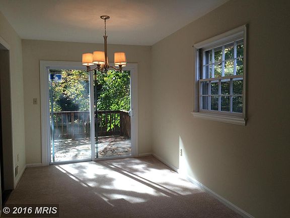 3rd image of 900 Farley Ct SE