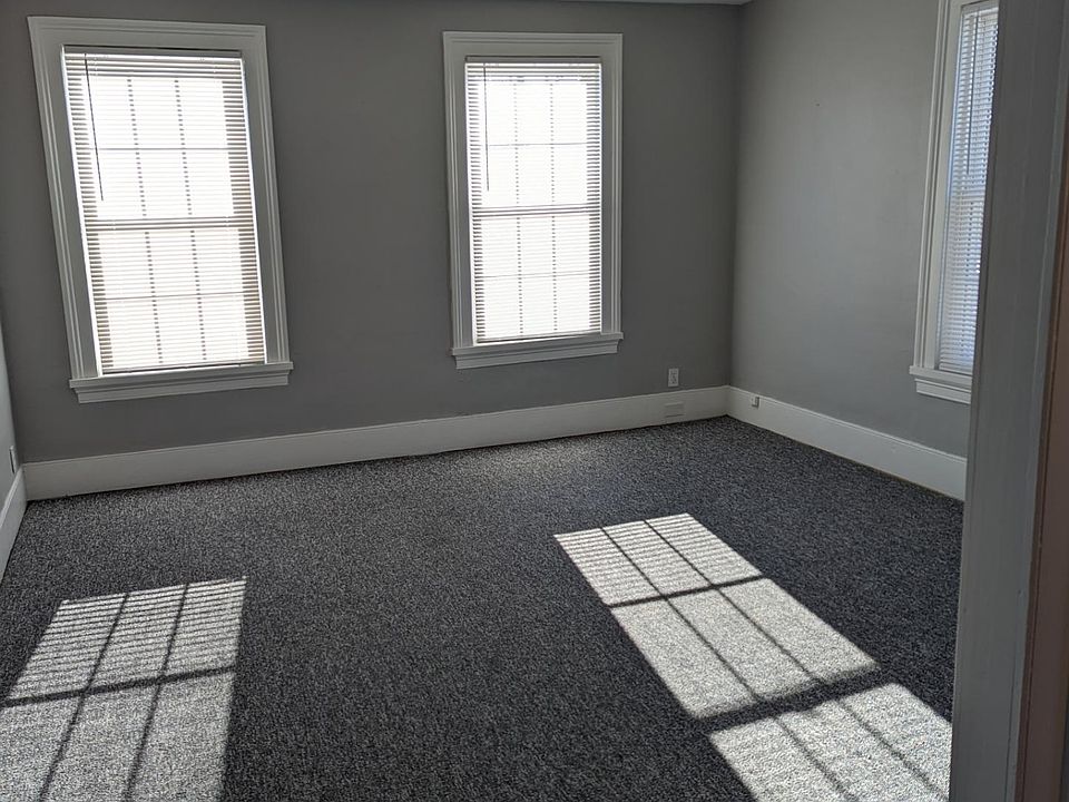 Spacious living room