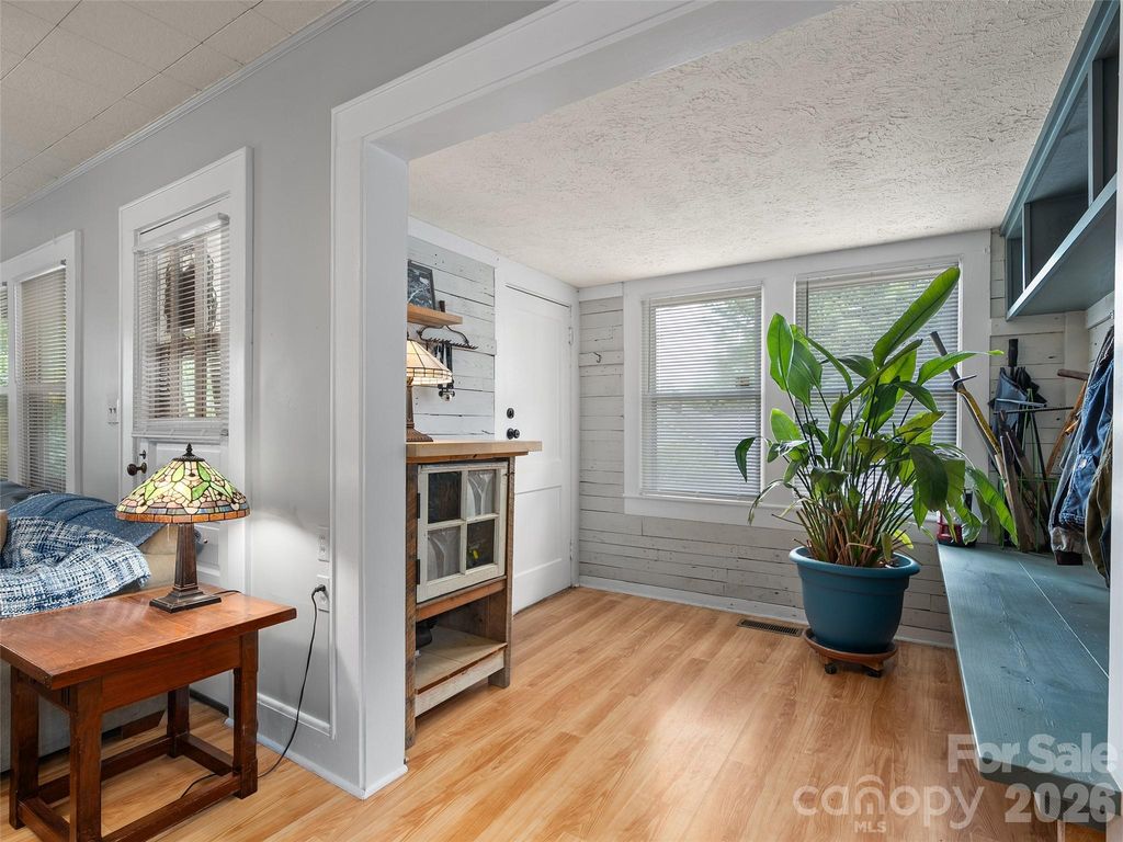 15 Craig Cir, Asheville, NC - View 6