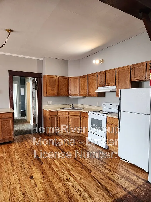 3 bed, 1.0 bath, 1300 sqft, $1,795 — Photo 2