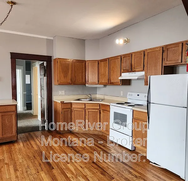 546 S 3rd St W — Photo 2
