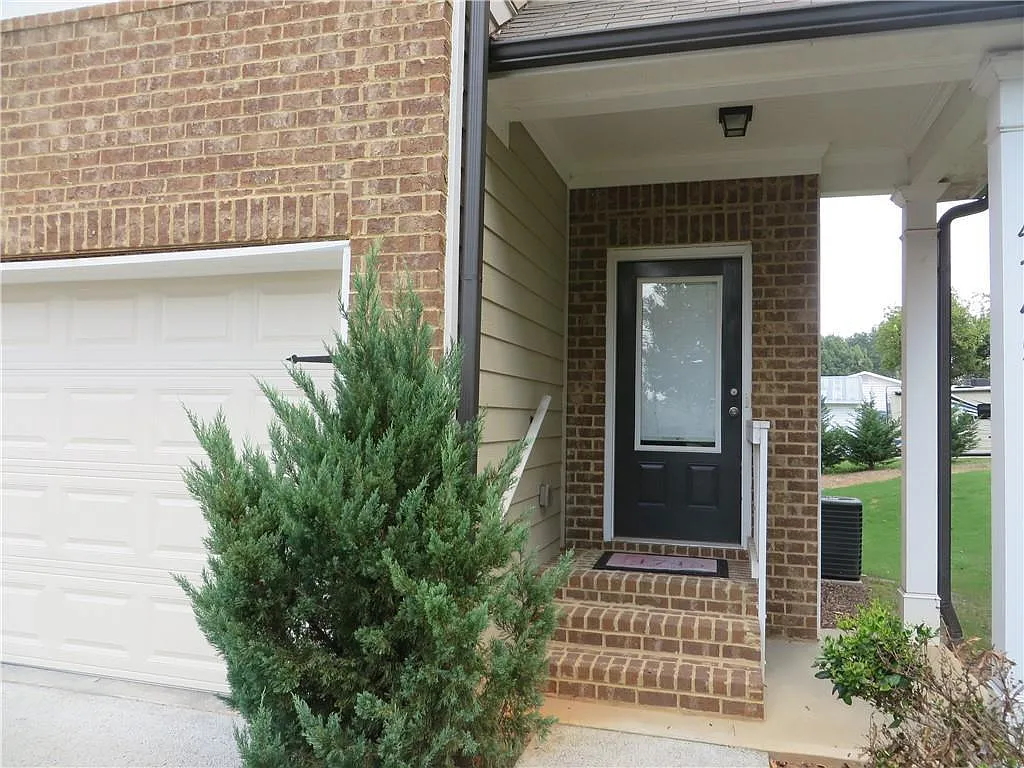 3 bed, 2.5 bath, 1998 sqft, $2,300 — Photo 3