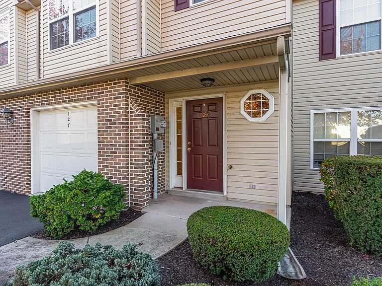 127 Cardinal Ln — Photo 4