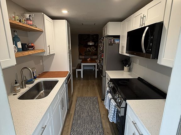 3rd image of 656 N Shade Ave