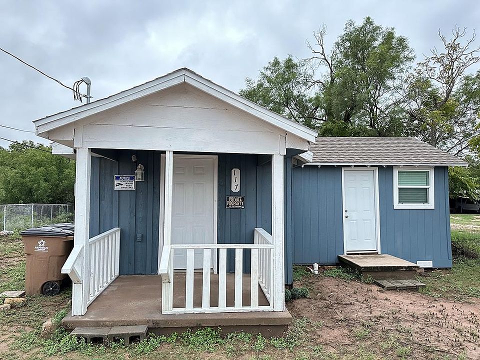 1st image of 117 E Avenue L