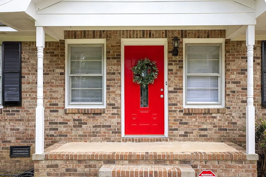3 bed, 1.5 bath, 1217 sqft, $1,550 — Photo 2