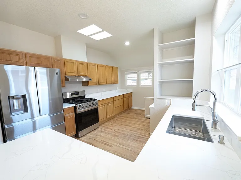 468 S Clarkson St — Photo 10