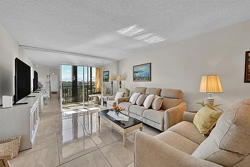 2350 NE 14th Street Cswy #609 Photo 1