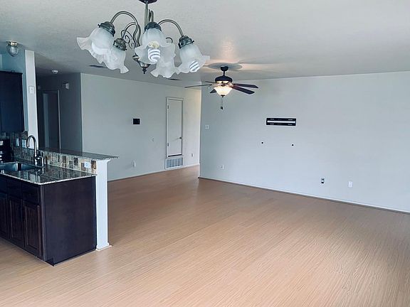 5th image of 4406 Fieldcrest Dr