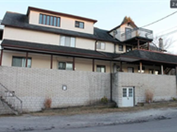 921 Union St, Taylor, PA