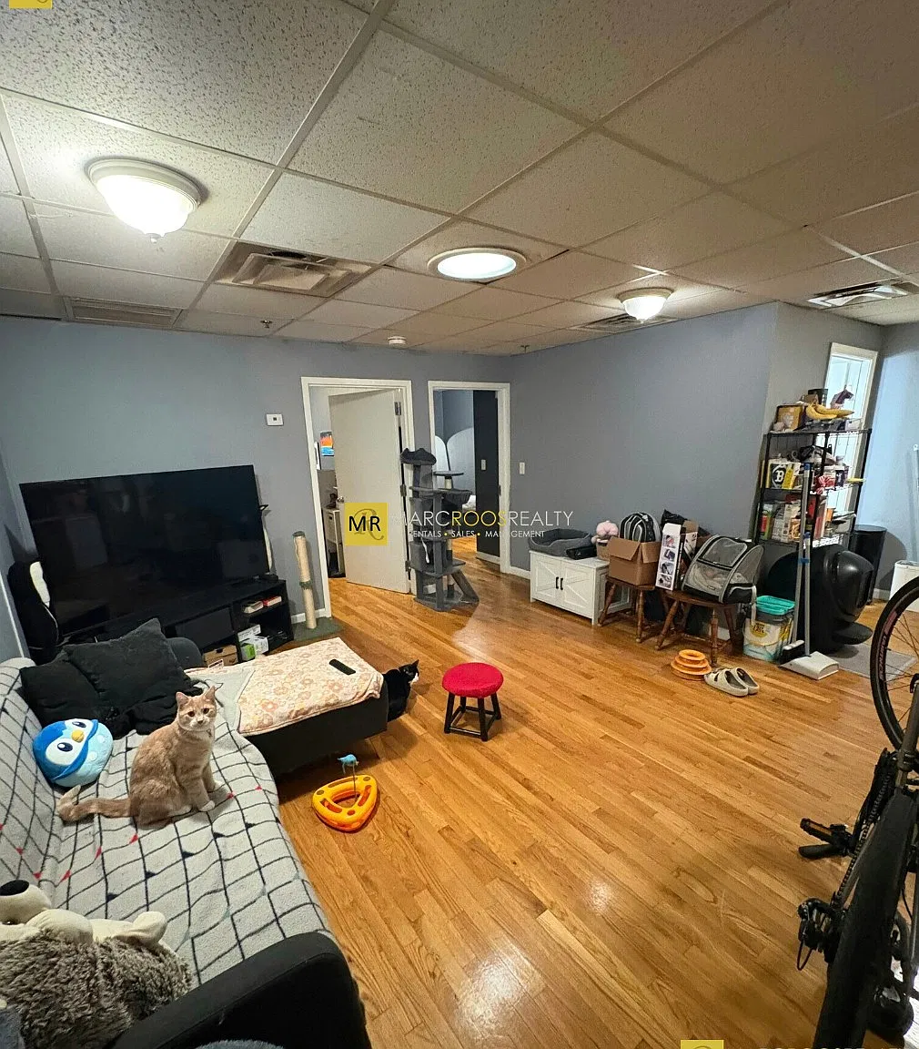 1 bed, 1.0 bath, $2,200 — Photo 2