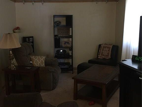 5th image of 263 Midland Ave