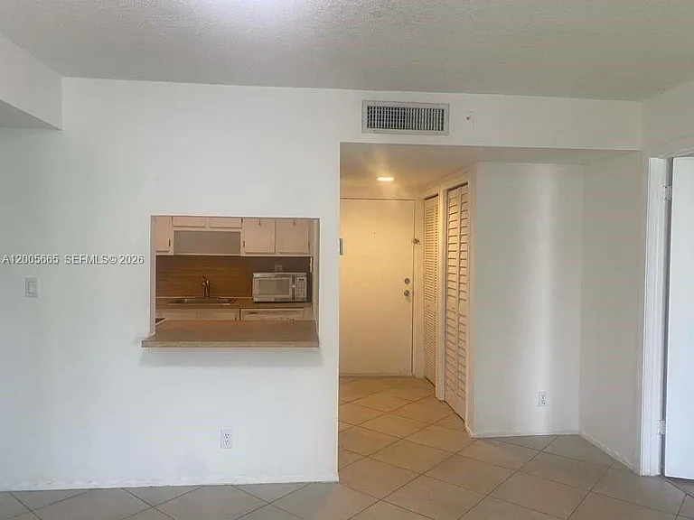 220 Lakeview Dr #203 — Photo 8