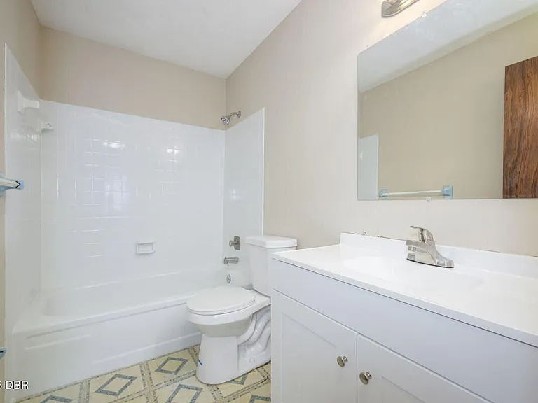 927 E Millard Ct — Photo 16