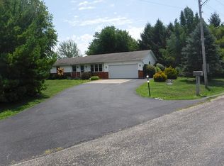 324 Westside Dr, Cerro Gordo, IL 61818