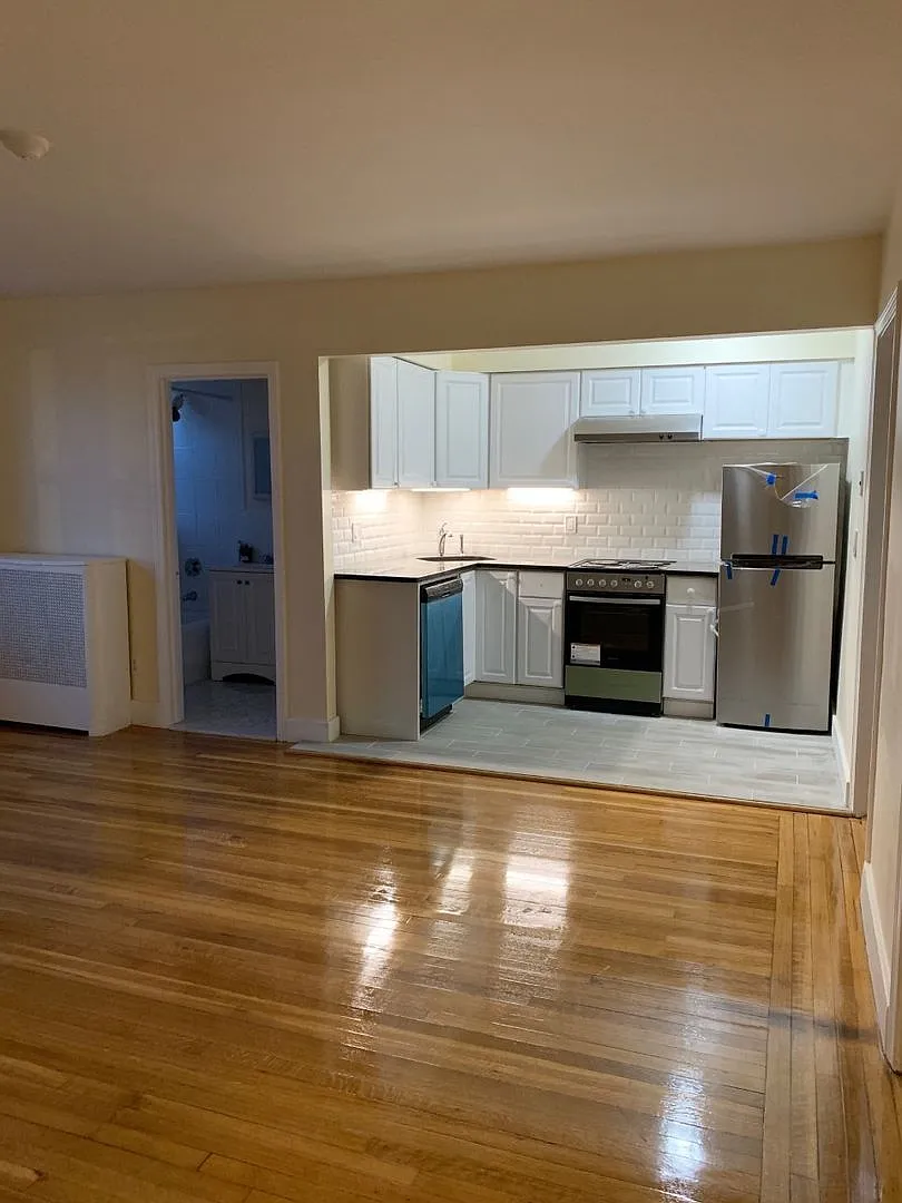 No Fee! Gorgeous Comm Ave Apt by T! Modern Appliances. Cat & Small Dog OK — Photo 1