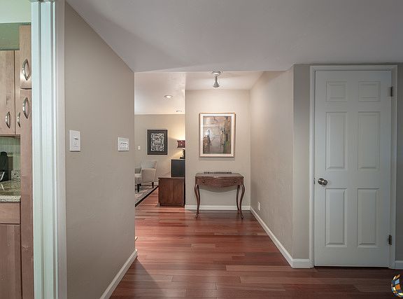 5th image of 1561 W Elm Ave