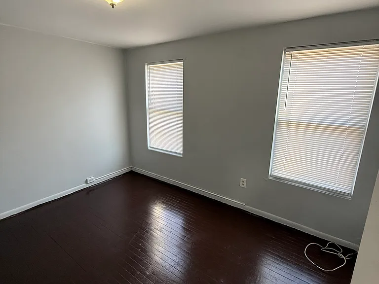 1069 Powell St — Photo 12