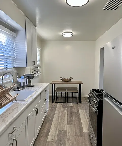 430 E Line St — Photo 10