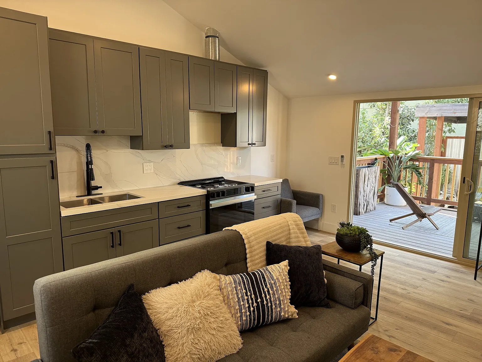1 bed, 900 sqft, $2,750 — Photo 4