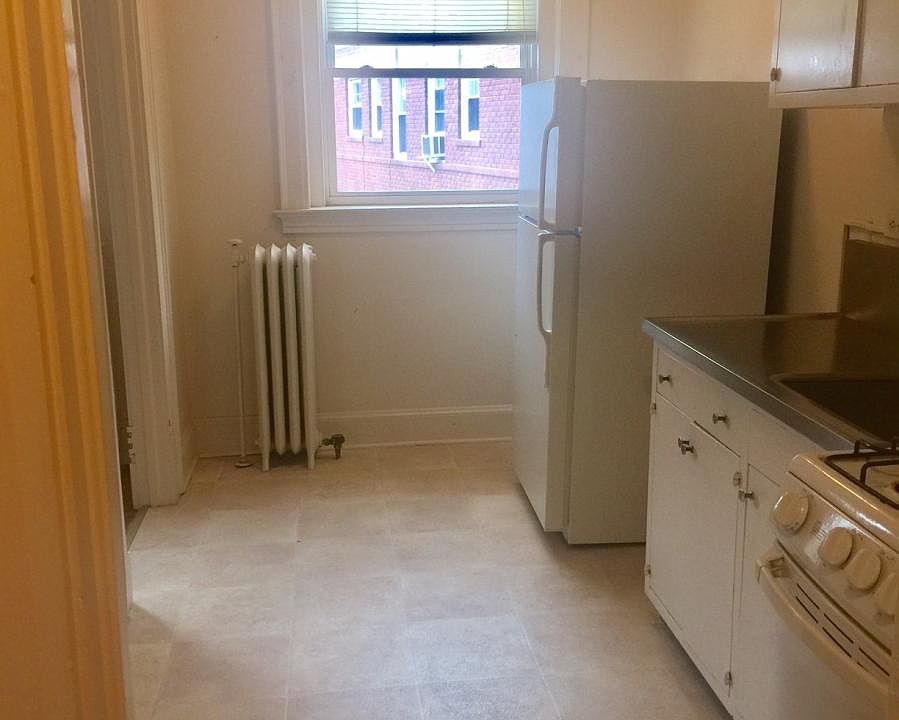 2nd image of 255 Whitney Ave APT 34