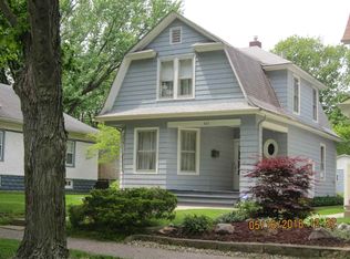 433 40th St, Moline, IL 61265