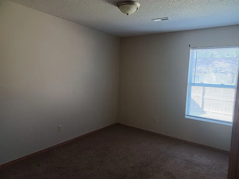 137 N Kessler St — Photo 7