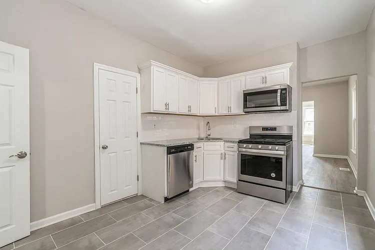 332 Woodside Ave #2 — Photo 1