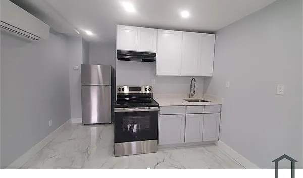 Studio, 300 sqft, $2,646 — Photo 2