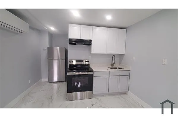 Building Photo - 151 Beach 61st St #STUDIO