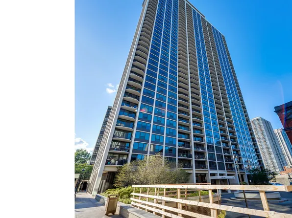 1560 N Sandburg Ter APT 3908, Chicago, IL 60610