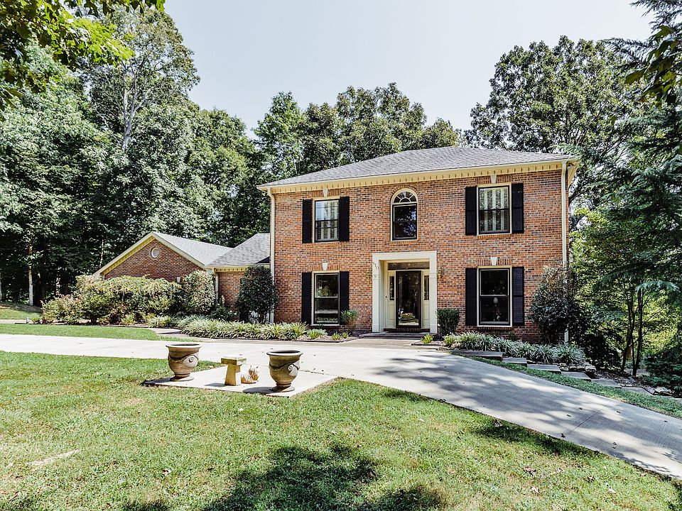 1st image of 810 Shady Bluff Trl