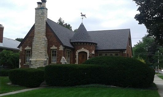 2nd image of 900 N Grove Ave