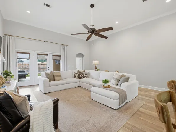 2102 Palmetto Lake Dr, Navarre, FL 32566