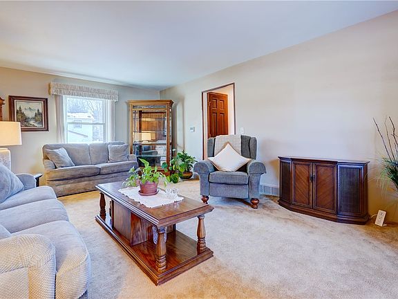 3rd image of 185 Buck Hill Rd