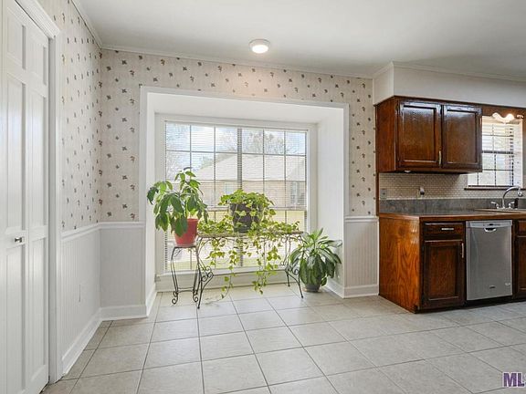 4th image of 17012 Sharpsburg Ave