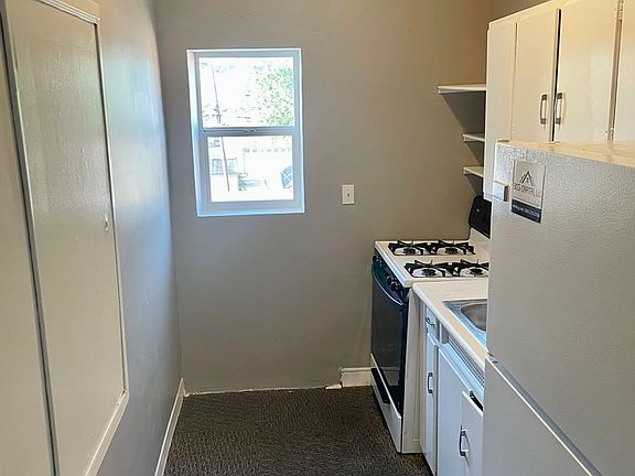 4th image of 412 W Market St #4