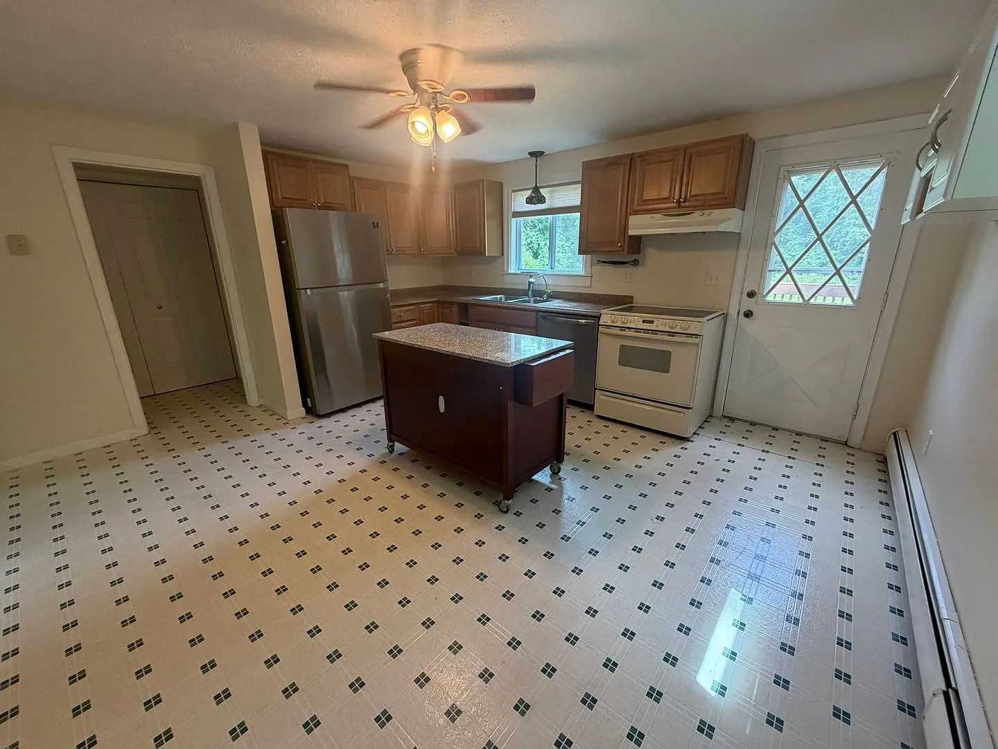 Spacious 2-Bedroom 1 1/2 bath- End-Unit Townhouse, Dunbarton, NH — Photo 1
