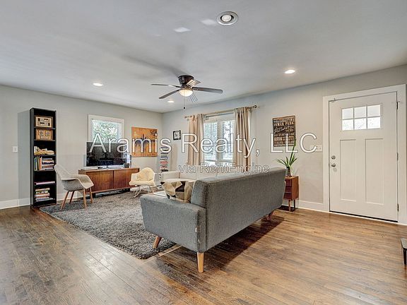 3rd image of 1986 Braeburn Cir SE